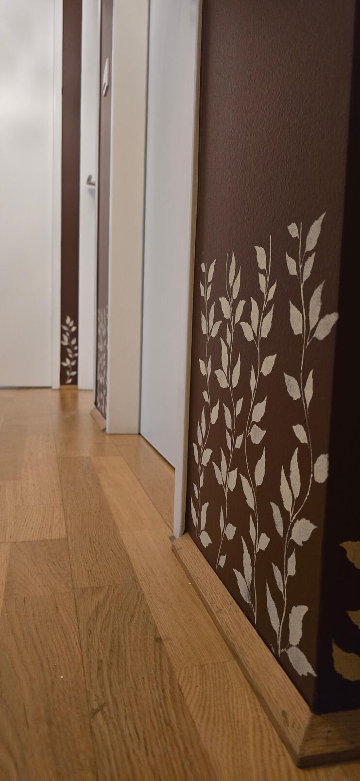 Florale Wandgestaltung – dezente Eleganz